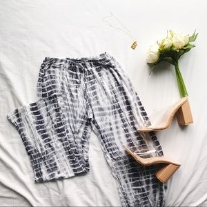 Tie-Dye like printed palazzo pant